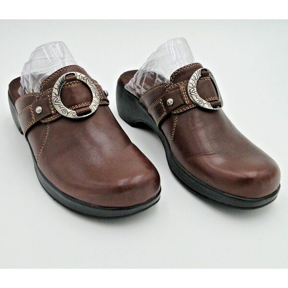 Minnetonka Shoes - MINNETONKA Womens 7.5 Shoes Brown Leather Clogs Slip-On Mules Silver Accent 6132